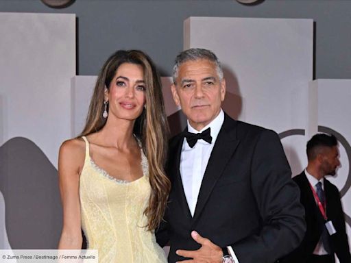 Amal Clooney fait sensation dans une robe longue jaune beurre au décolleté dos à la Mostra de Venise