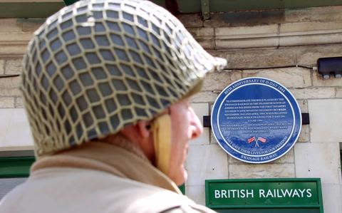 British town unveils plaque to US soldiers who stayed there ahead of D-Day