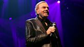 Neil Diamond Musical ‘A Beautiful Noise’ to Open on Broadway in December