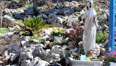 MADONNA DI MEDJUGORJE, MESSAGGIO 25 APRILE 2024/ “Satana è forte con chi ha scelto l’odio: figlioli pregate!”