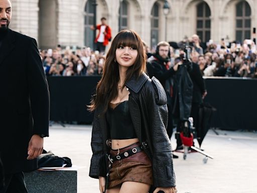 Blackpink’s Lisa wows crowds at Louis Vuitton Paris show, seen chatting with LVMH CEO Arnault and wife (VIDEO)