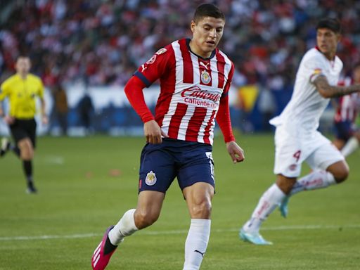 Querétaro busca potenciar su ataque: Ronaldo Cisneros en la mira tras salida de Chivas