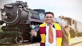 Harry Potter mexicano aprovecha paso de locomotora La Emperatriz para tomarse fotos espectaculares, pese a muerte por selfie