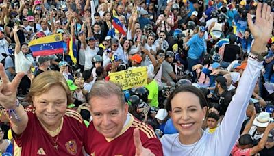 Edmundo González Urrutia y Machado encabezan caravana de inicio de campaña por el cambio