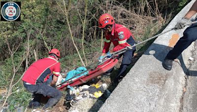 Bomberos localizan dos cuerpos en basurero de la zona 25