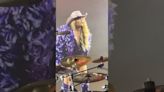 Paulina Rubio regaña en pleno concierto a su baterista