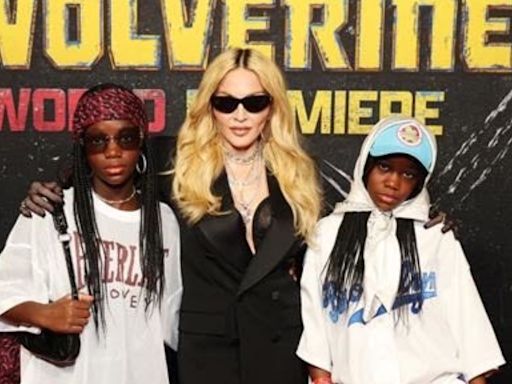 Madonna : cette rare apparition sur tapis rouge avec ses jumelles Estere et Stella