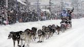 Carrera de Iditarod comienza con mínimo récord de trineos