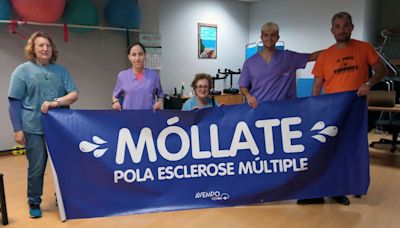 Vigo acoge la séptima edición de la campaña solidaria ‘Móllate’ por la Esclerosis Múltiple en la playa de Samil