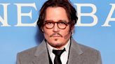 Johnny Depp busca dejar atrás su escandaloso pasado y trata de mantenerse sano y rodeado de buenos amigos