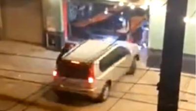 Violento episodio: un hombre embistió con su camioneta nueve veces contra una cervecería y luego huyó