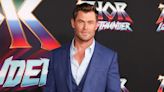 Chris Hemsworth dice que se convirtió en una parodia de sí mismo en la última película de “Thor”