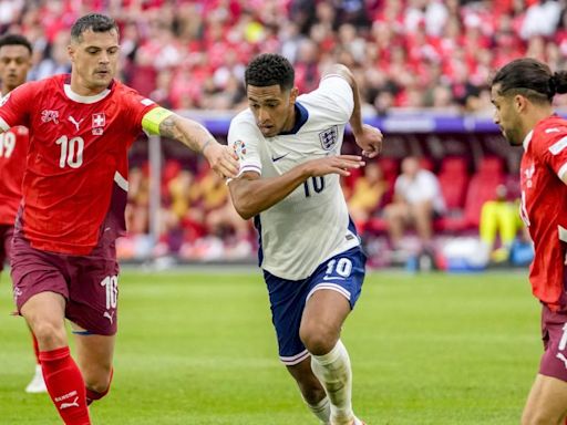 Xhaka, "orgulloso" de Akanji y pide que Yakin siga entrenando a Suiza