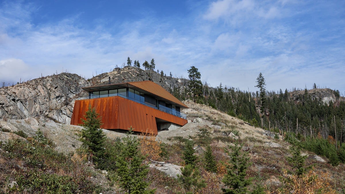 This $2.7 Million Minimalist Hideaway in Canada’s British Columbia Stands Out Against Its Rugged Setting