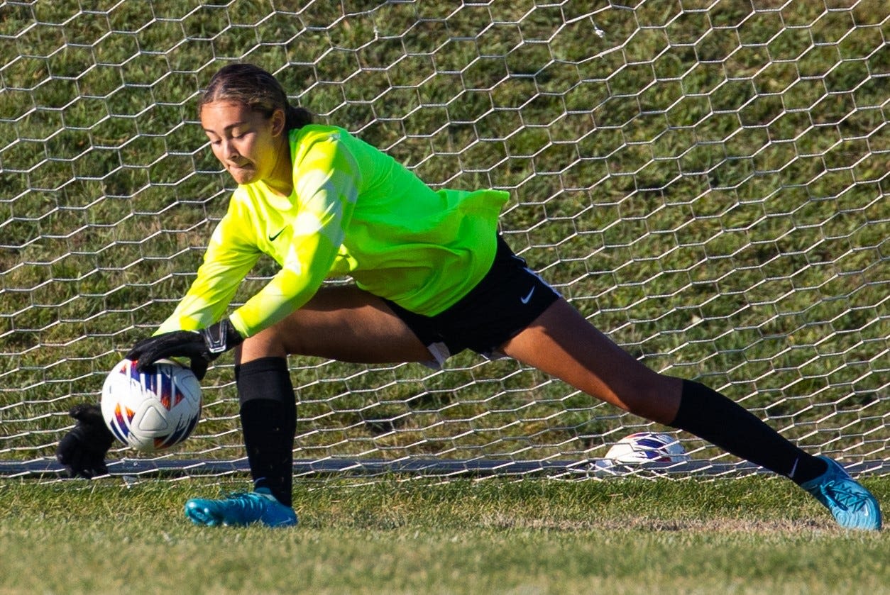 Why Winnacunnet girls soccer goalie, teammates are not surprised by undefeated start