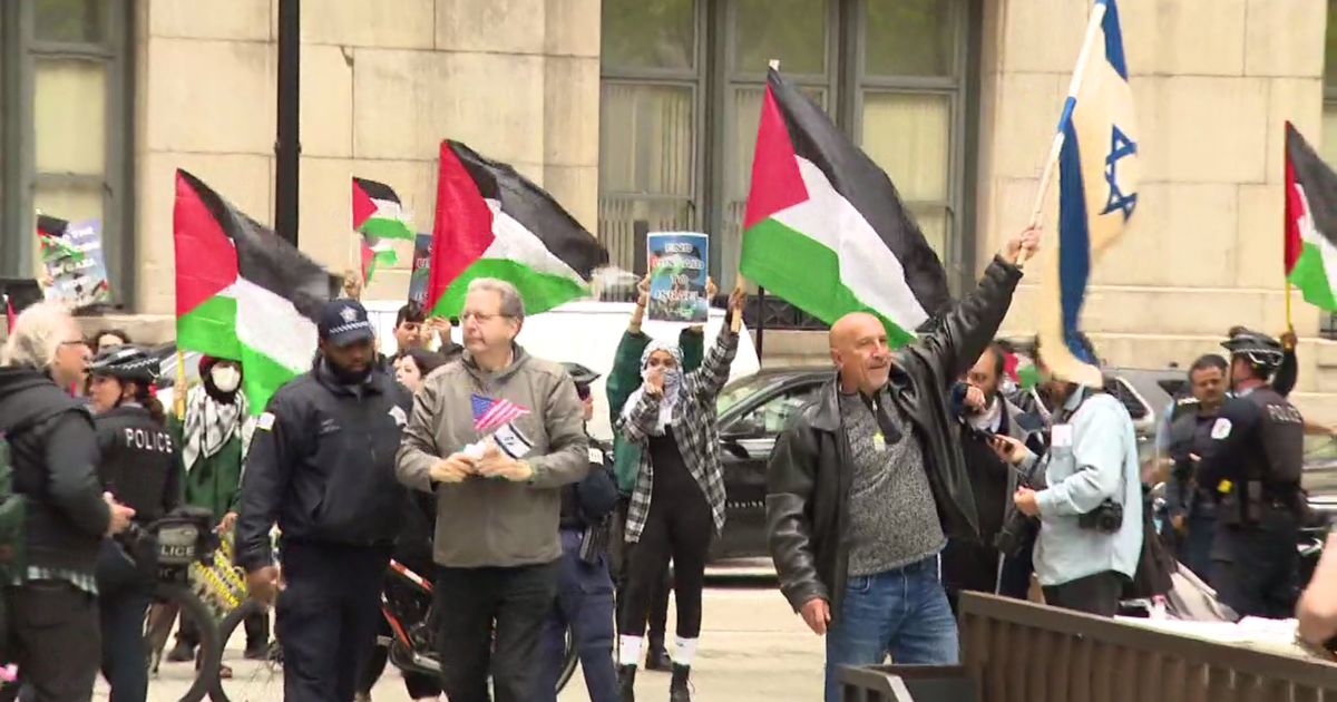 Pro-Palestinian protesters come face-to-face with Israeli Independence celebration in Chicago