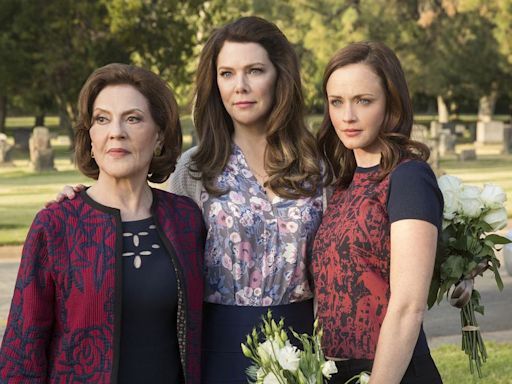 Gilmore Girls’ Lauren Graham and Kelly Bishop share sweet reunion