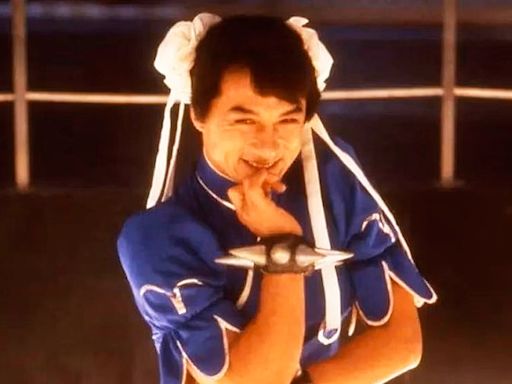 Así luchó Jackie Chan como Chun-Li en este hilarante combate contra Ken de Street Fighter