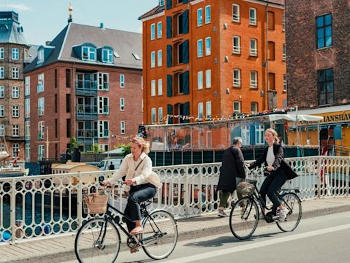 La capital europea que premiará con comida, vino y visitas gratuitas a los turistas que cuiden el medio ambiente