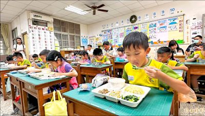 台南傳統小吃結合午餐 學童讚好吃