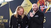 Uma Thurman y John Travolta celebran que Pulp Fiction cumple 30 años en un evento con homenaje incluido a Bruce Willis