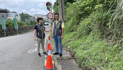 瑞芳四腳亭坑路逢豪雨必淹 公所急側溝清淤疏通