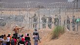 Los cruces ilegales en la frontera entre Estados Unidos y México cayeron a su nivel más bajo en tres años