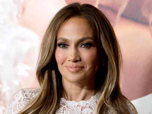 Jennifer Lopez's Rough Month: Cancels Tour Amid Shaky Sales And Rumors