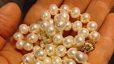 Bargain hunter makes unbelievable find while scanning their local thrift store’s costume jewelry section: ‘It pays to check’
