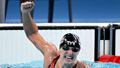 París 2024: Katie Ledecky, "la mejor nadadora de nuestro tiempo" según Phelps, arrasa en los 1.500m libres y gana su octavo oro olímpico