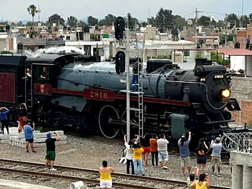 VIDEO. ¡Como de película! Así llegó la locomotora Empress 2816 a SLP desde Canadá | San Luis Potosí