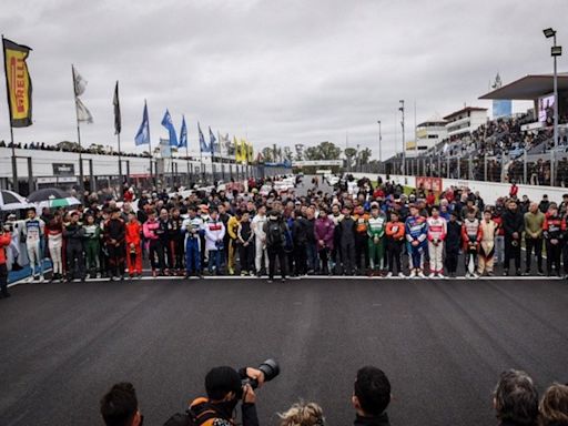 Emotivo minuto de silencio para homenajear a Traverso en el autódromo de Buenos Aires - Diario Hoy En la noticia