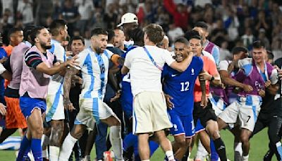 JO 2024: bagarre générale, carton rouge, course dans le couloir, chambrage... fin de match chaotique entre la France et l'Argentine