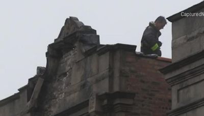 Possible lightning strike leads to building fire in Chicago's Tri-Taylor neighborhood