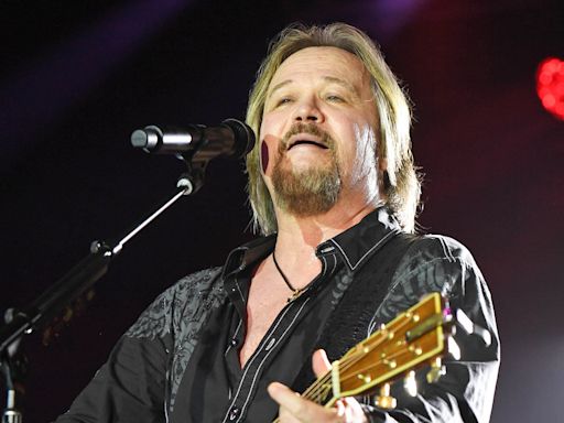 Travis Tritt leads tributes for gospel stars who perished in plane crash