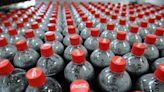 JO 2024: pourquoi Coca-Cola va vider 6 millions de bouteilles en plastique dans des gobelets réutilisables