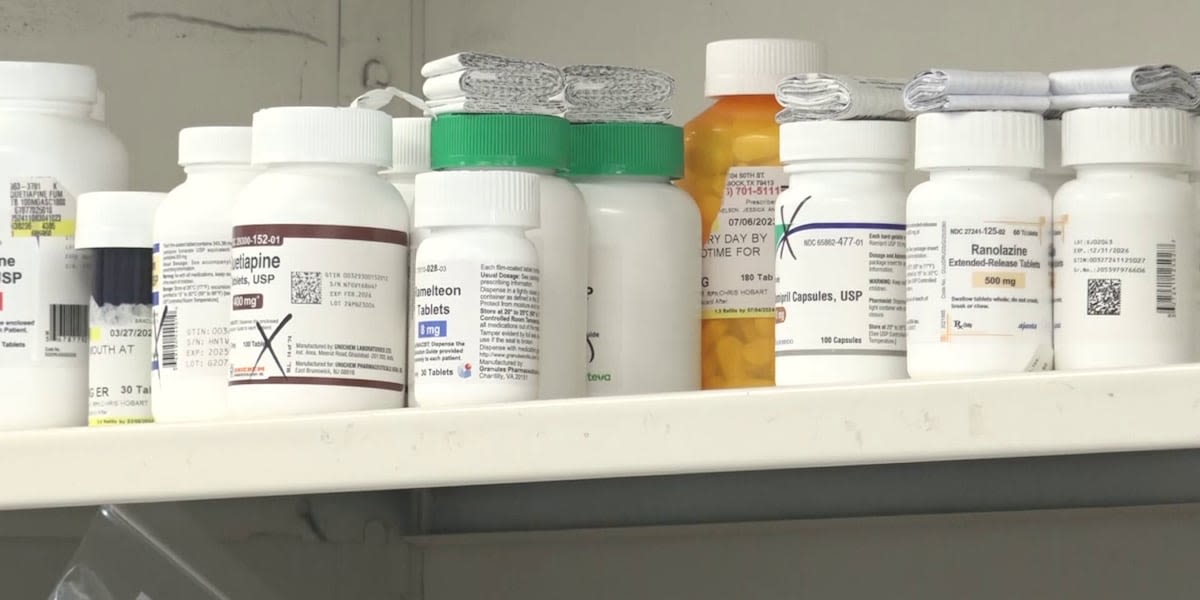 Bill would open federal drug discount to all pharmacies working with medicaid providers