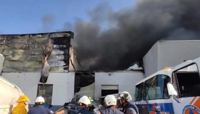 VIDEO: Incendio consume el parque industrial PyME en Querétaro; no hay heridos