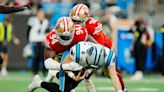 49ers doblegan a Panthers en su 1er triunfo como visitantes