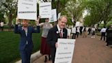 Reenactment of first gay rights picket at White House draws interest of tourists