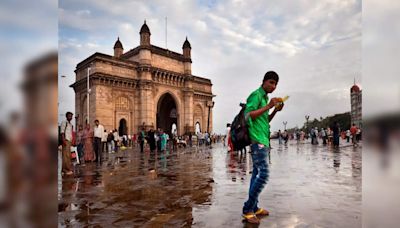 IMD issues heavy rains ‘red’ alert for Maharashtra, Goa, Kerala; light showers in Delhi