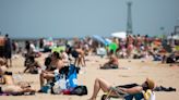 Heat wave sweeps through Chicago as first responders, pets and more seek relief