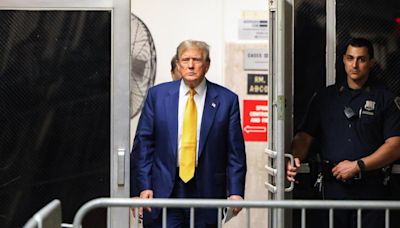 Más castigo para Trump: Fiscalía pide más multas por desacatar orden mordaza en su juicio de NY - El Diario NY