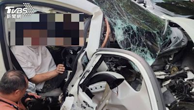 快訊／新北市三芝汽車自撞！車頭變形1人受困、5人送醫