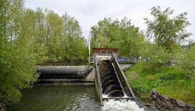 饒慶鈴參訪瑞士古橋與小水力電廠 探索綠色能源與古老建築結合