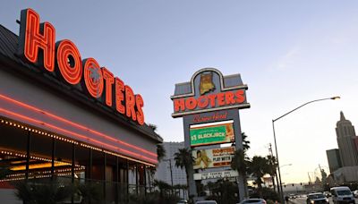 Hooters Restaurant Chain Taps Advisers to Address Debt as Revenue Falls