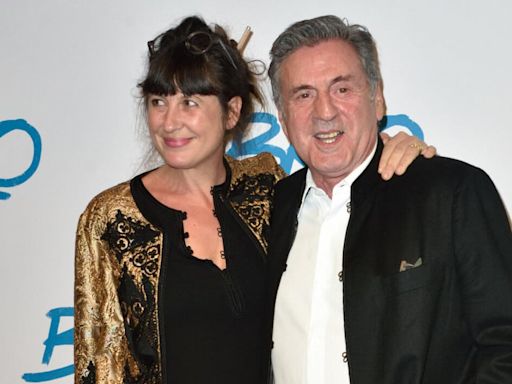 A 74 ans, Daniel Auteuil est le papa de 3 enfants (le petit dernier a 14 ans) : il les a eus avec 3 femmes différentes