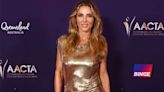 Elsa Pataky deslumbra sobre la alfombra roja de los AACTA Awards con un vestido dorado de firma española