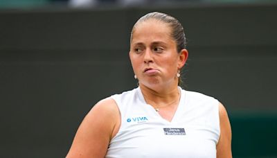 Wimbledon star kicks her own coach out during match