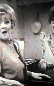 Beryl Reid Says Good Evening